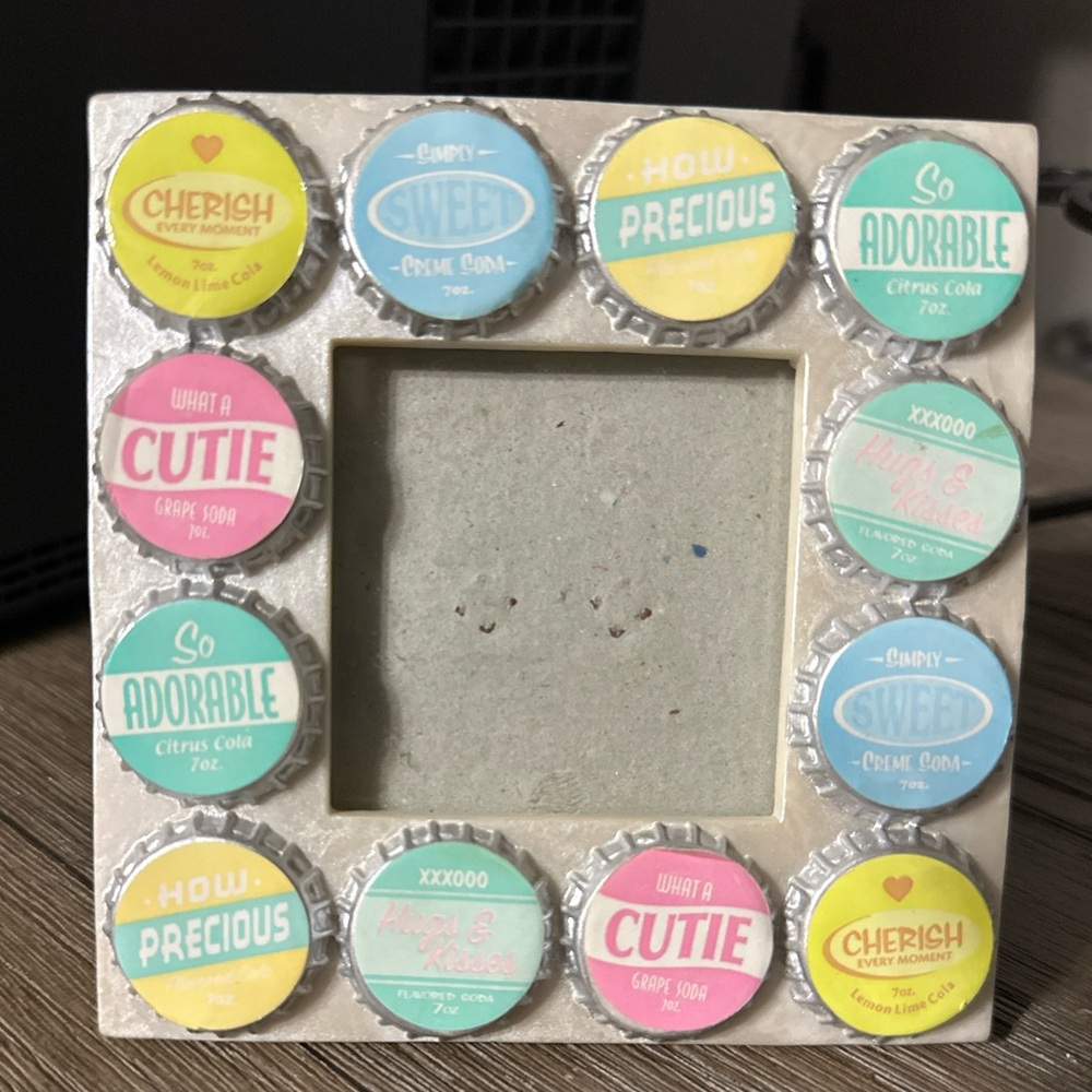 Adorable bottle cap small picture frame.  Pet/smoke free home.